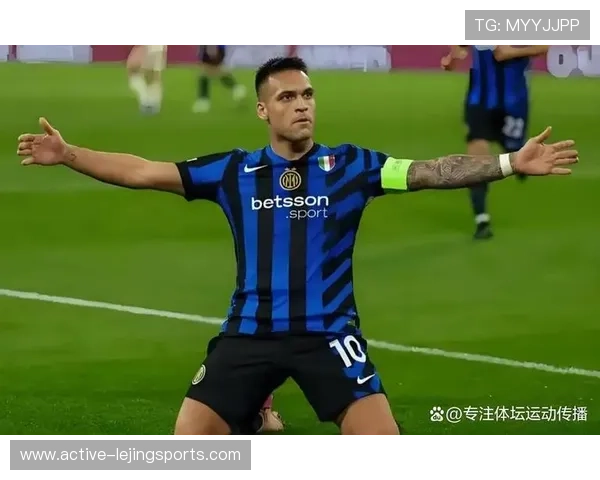 足球五大球星综合素质排名揭秘 技能与实力的完美对比